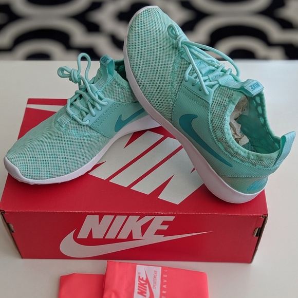 Nike Shoes - Women's Nike Zenji (NWT)